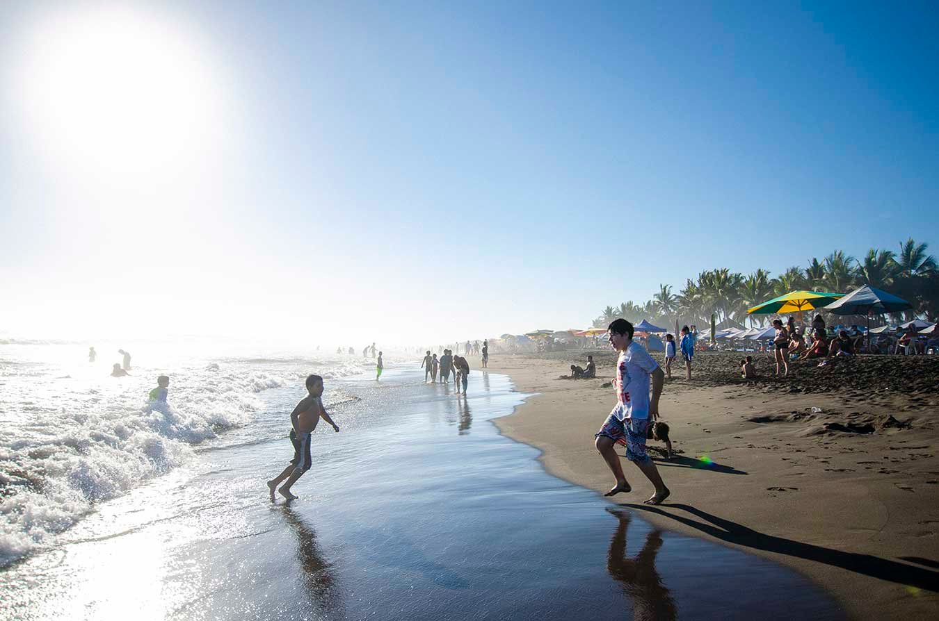 Playa de Cuyutlán en el municipio de Armería